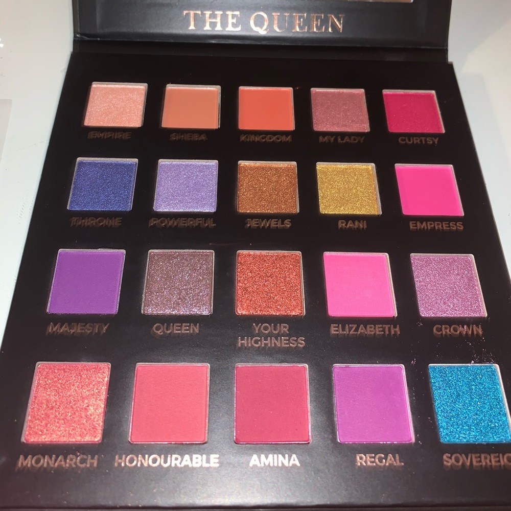 Eloise Eye shadow palette